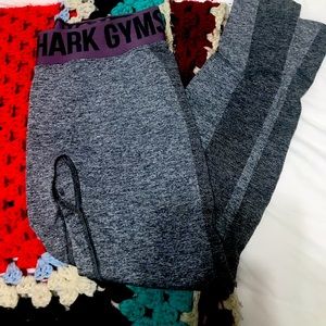 Gym shark leggings